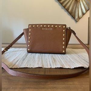 Michael Kors cross body- excellent condition ✨